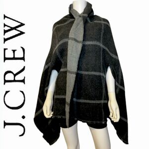 J.CREW. NWT. Cape Scarf in Charcoal GRAY Plaid (poncho wrap).Style #AC840. O/S.
